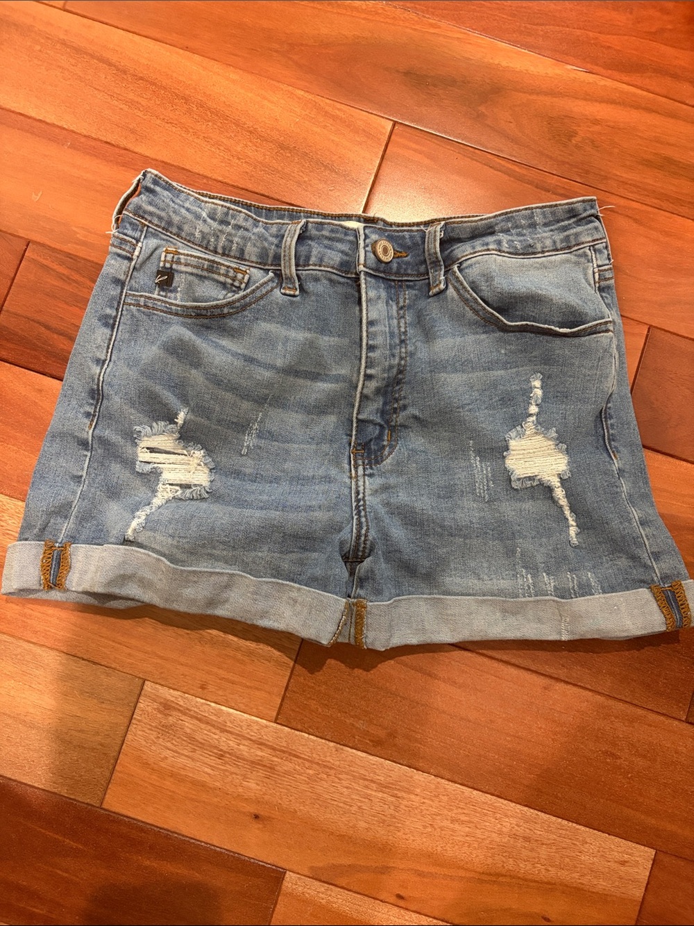 KanCan Shorts with cuff